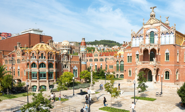 Foto de la plaça del recinte modernista Sant Pau